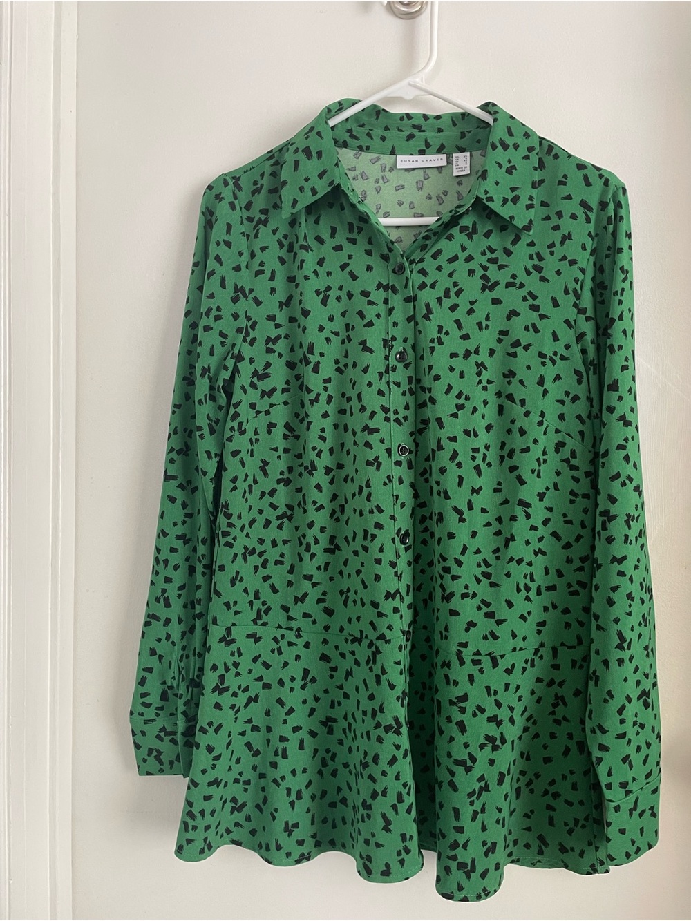 Susan Graver Green Button-Front Tunic with Black Abstract Print